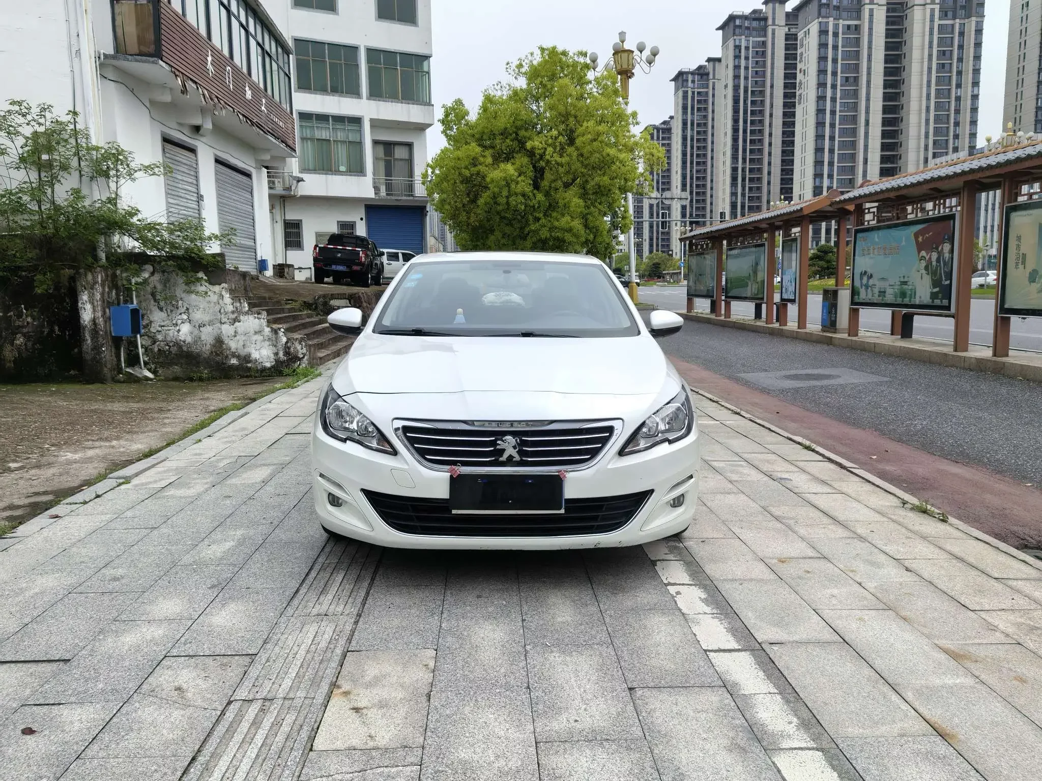 Peugeot 408
