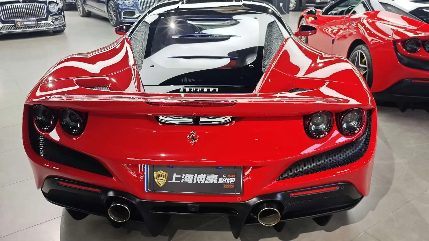 Ferrari F8