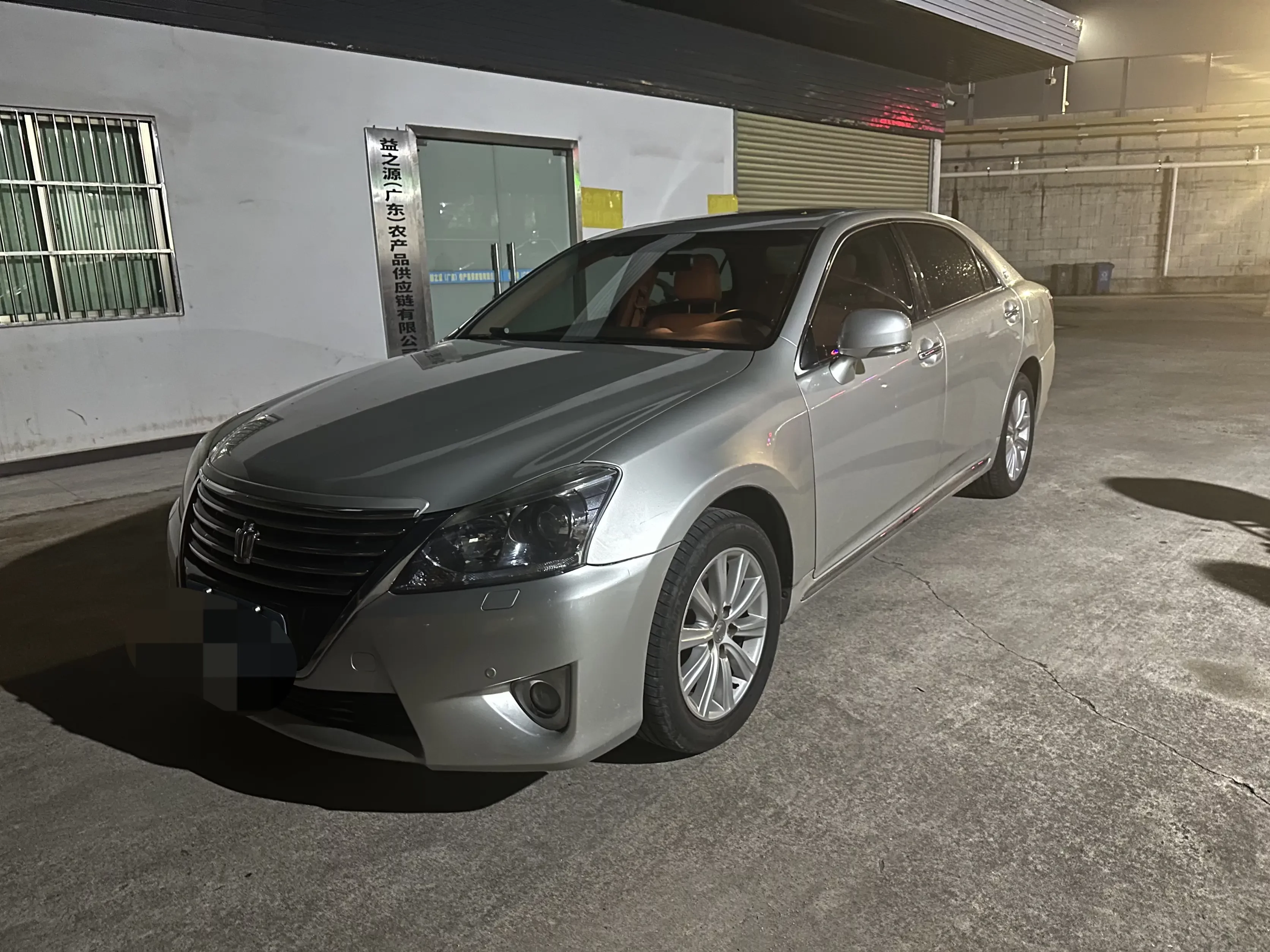 Toyota crown