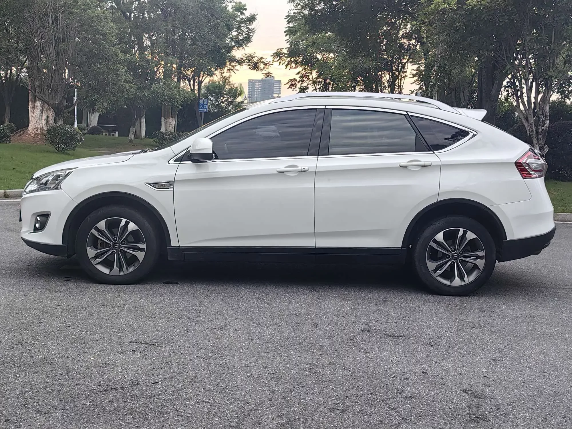 Nazhijie You6 SUV
