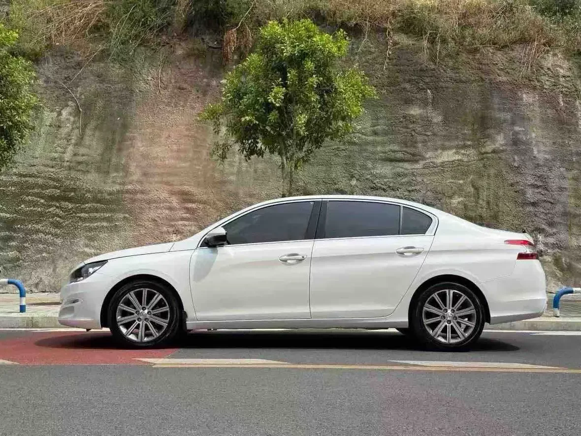 Peugeot 408