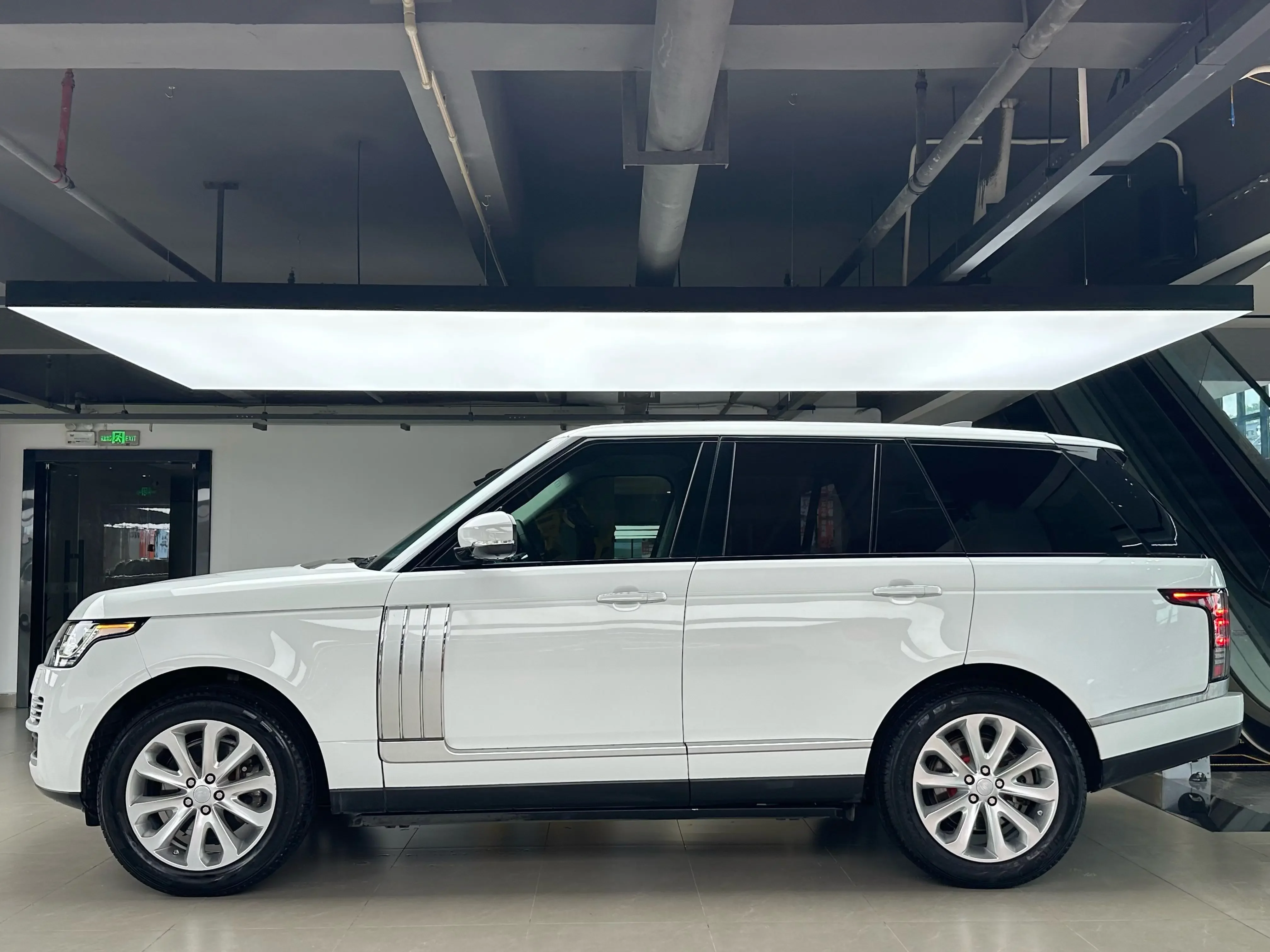 Land Rover range rover