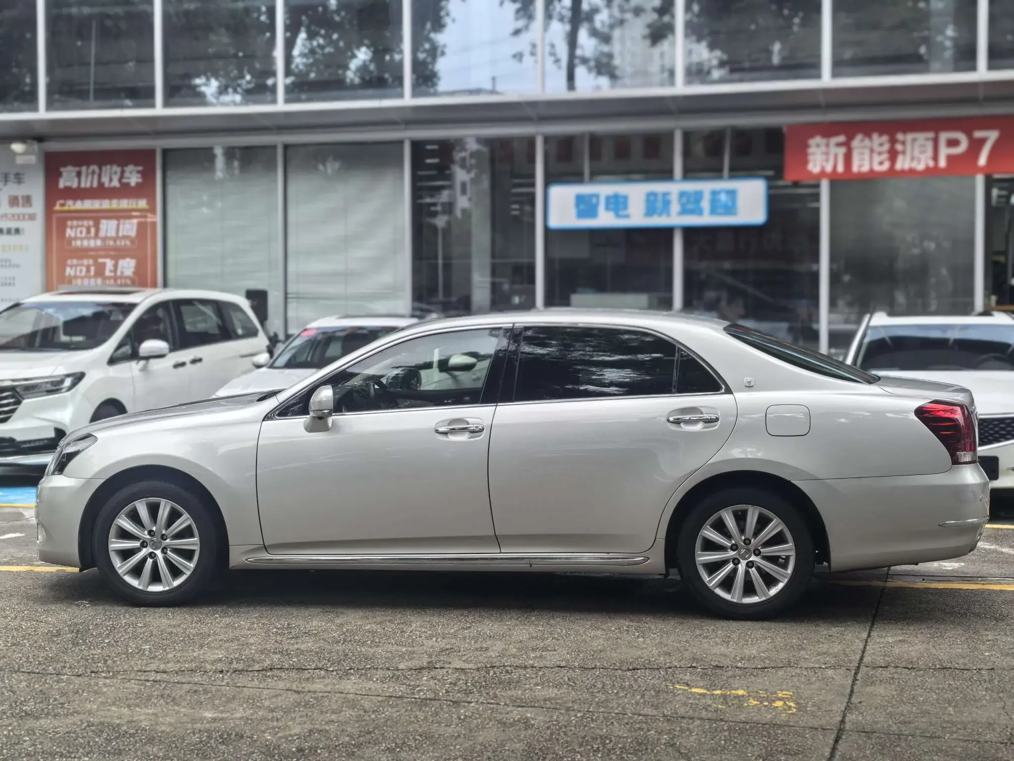 Toyota crown