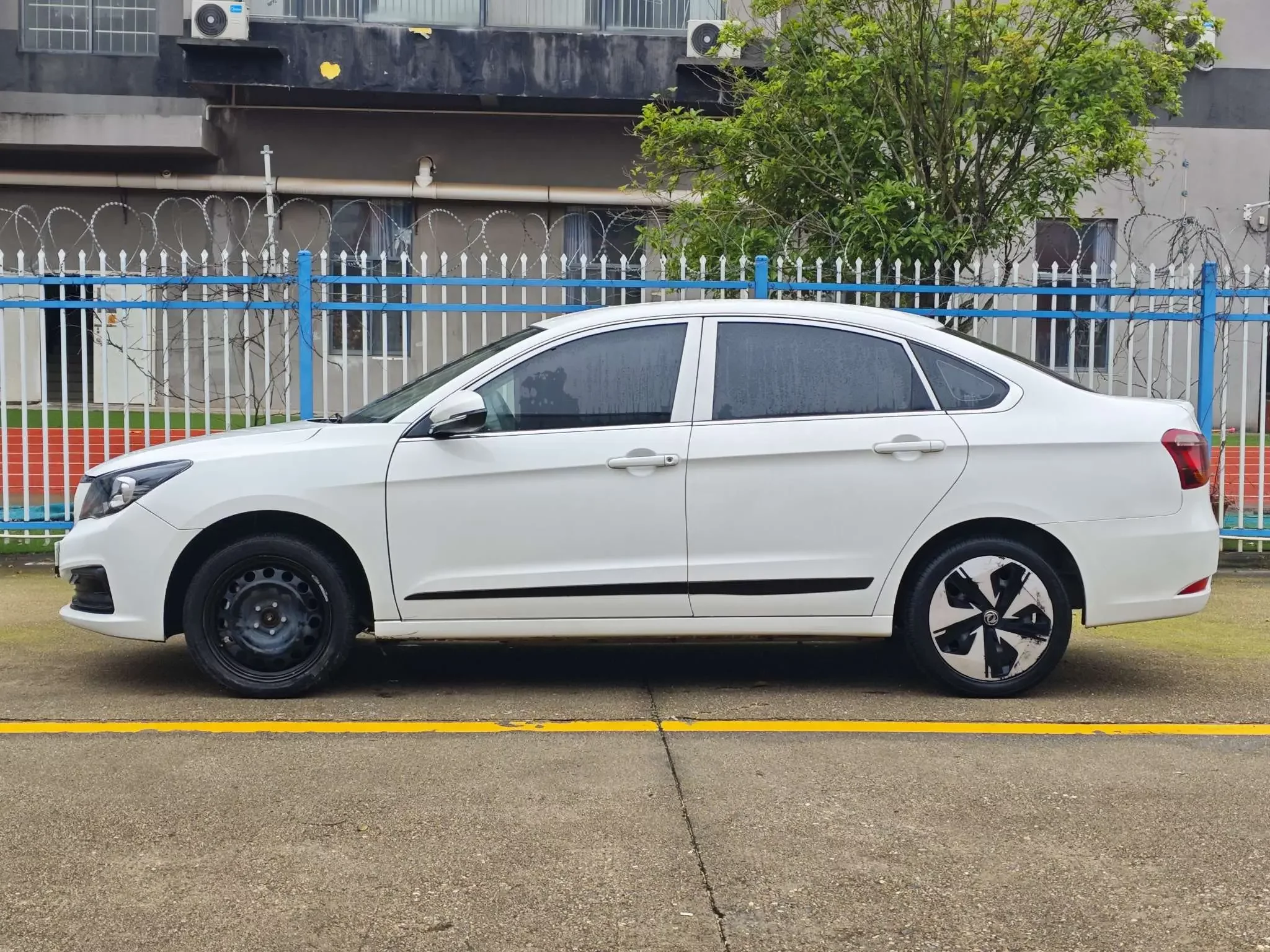 Dongfeng Fengshen E70