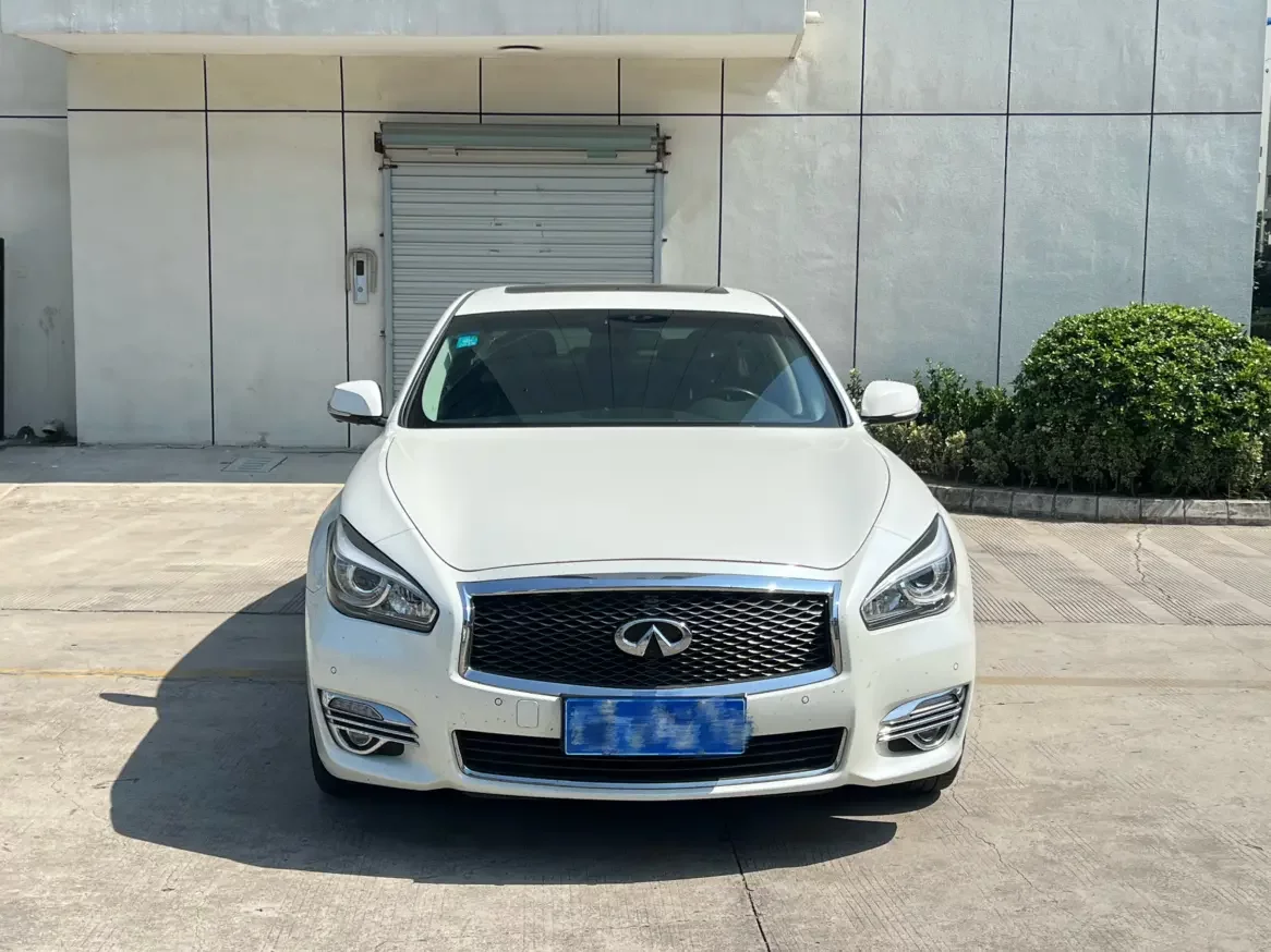 Infiniti Q70