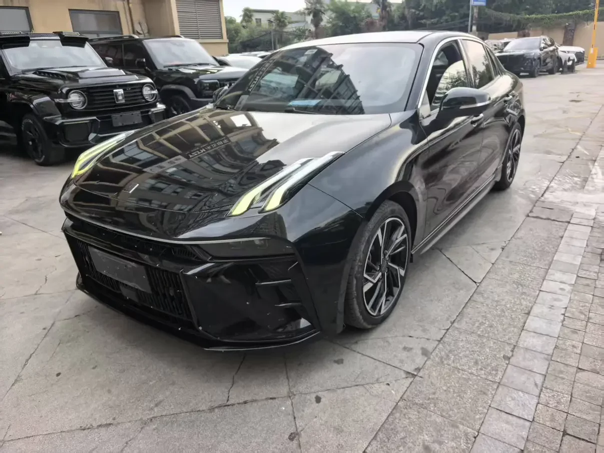 Lynk & Co 03