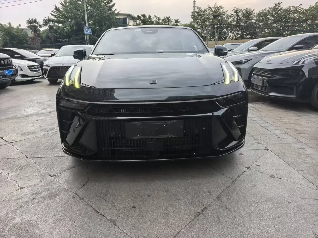 Lynk & Co 03