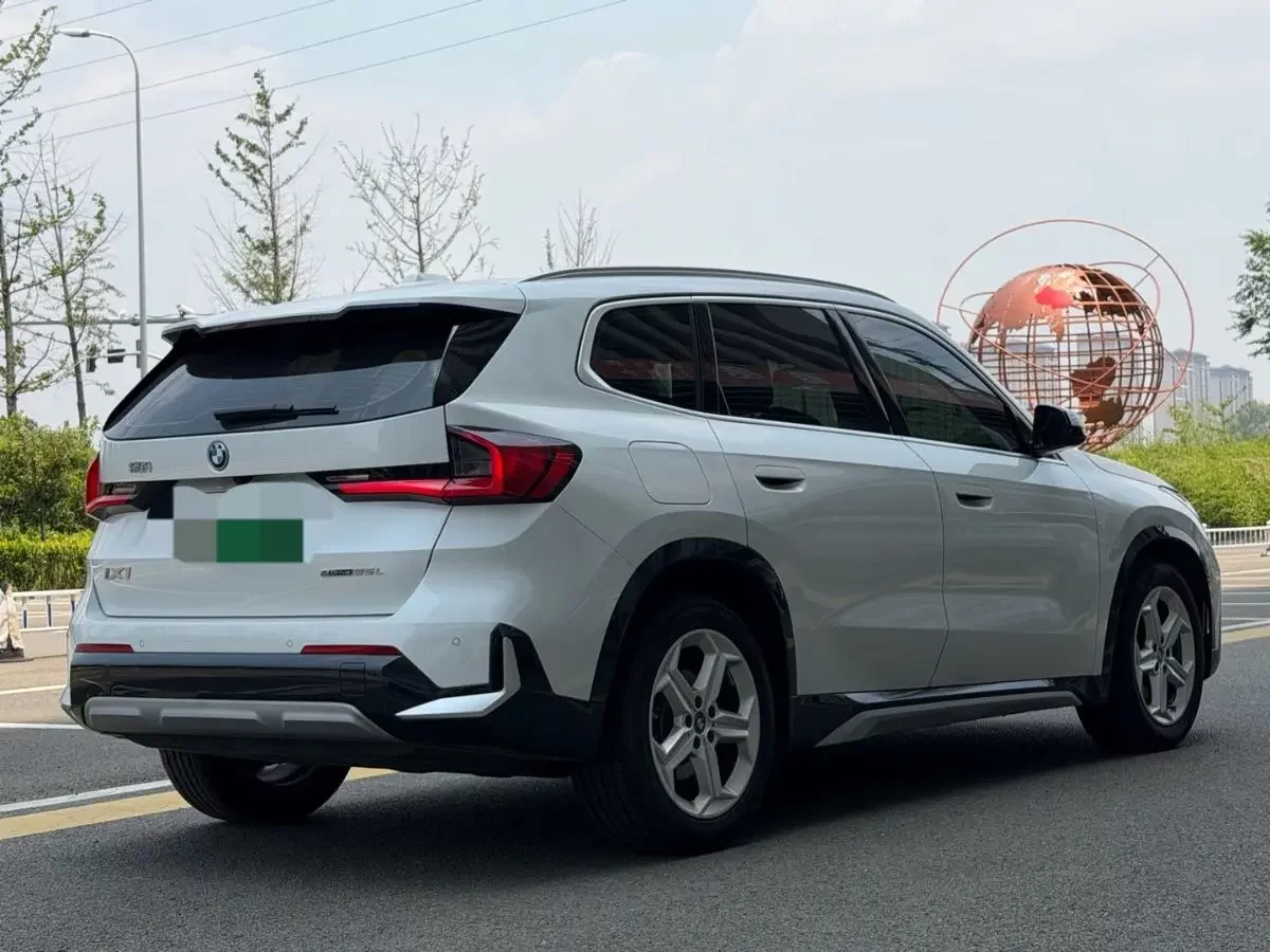 BMW iX1