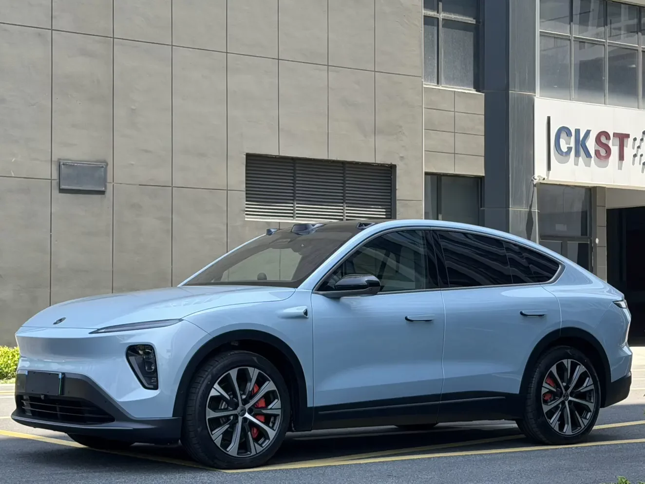 NIO EC7