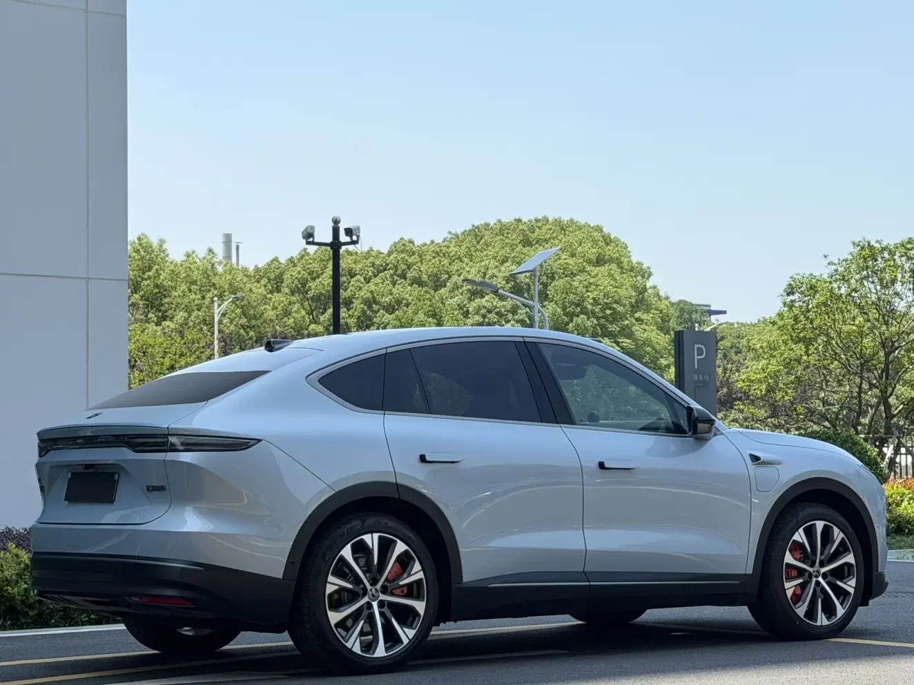 NIO EC7
