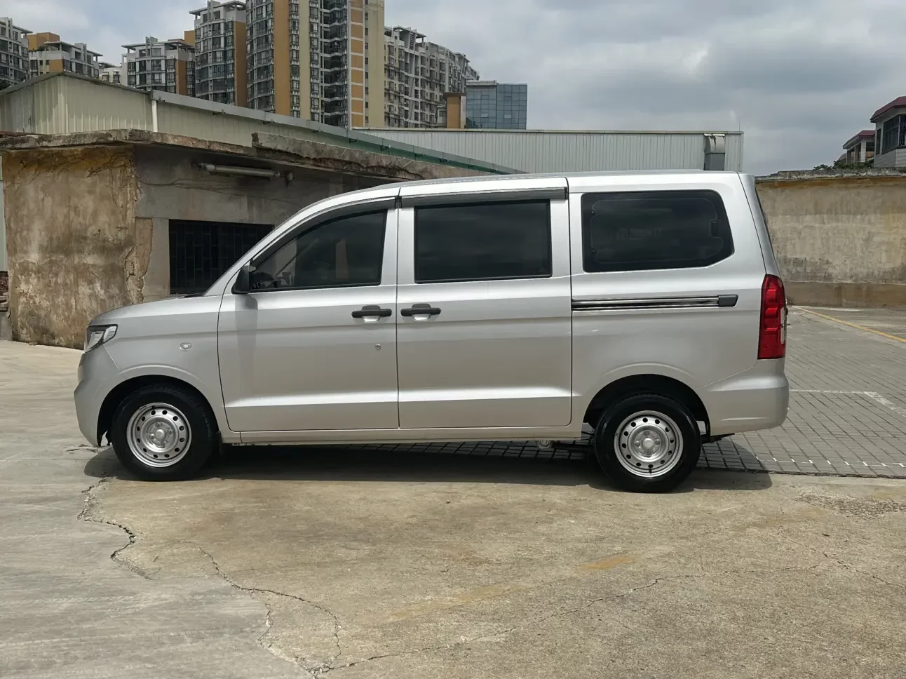 Wuling Hongguang V