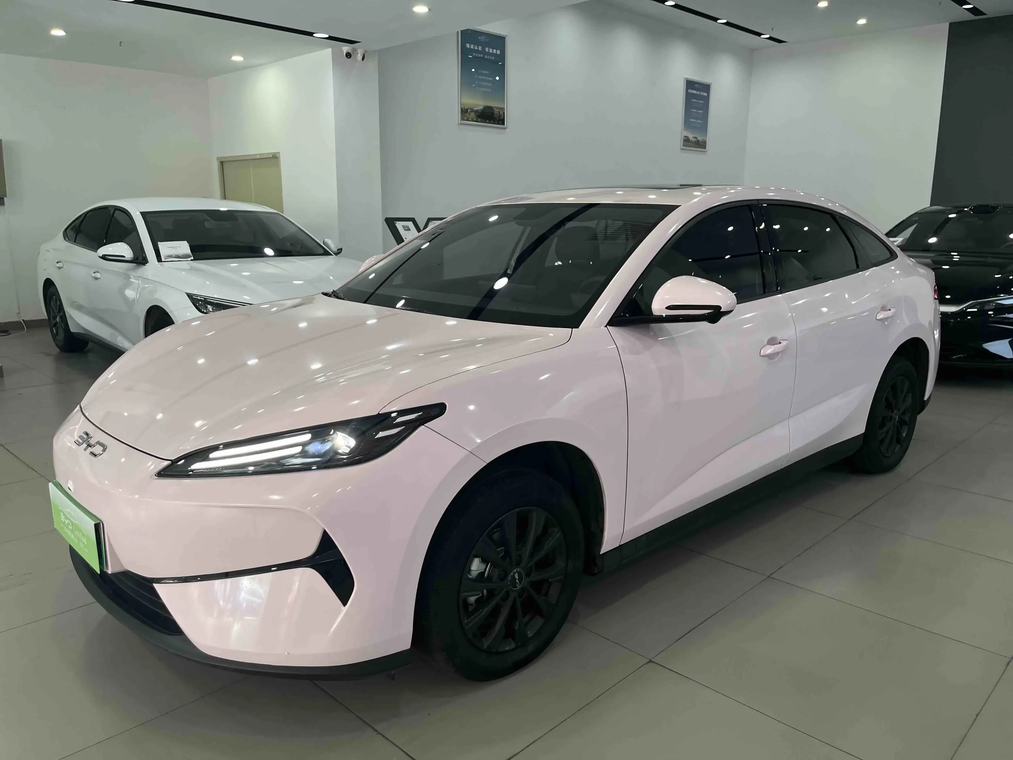 BYD e7