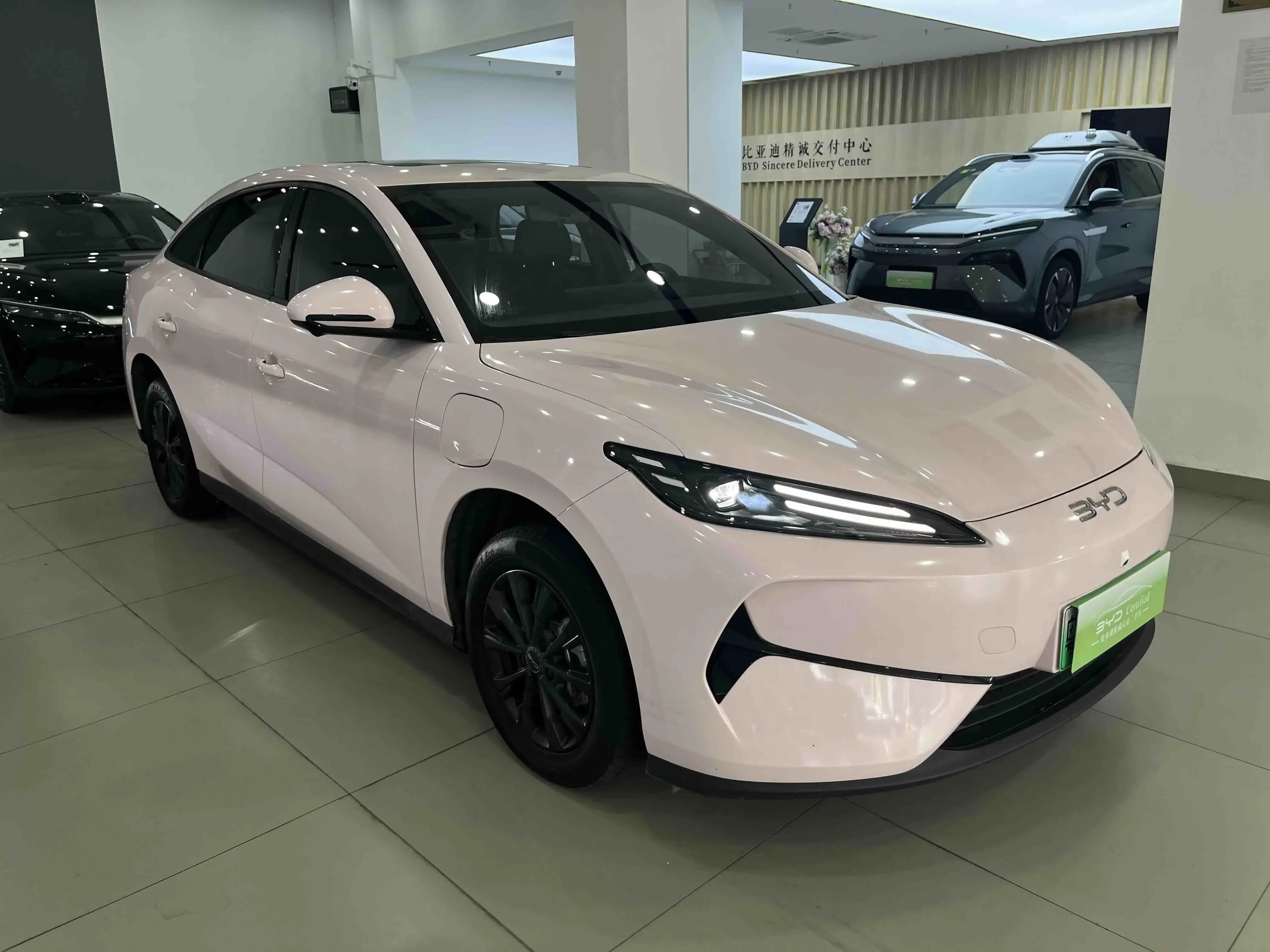 BYD e7