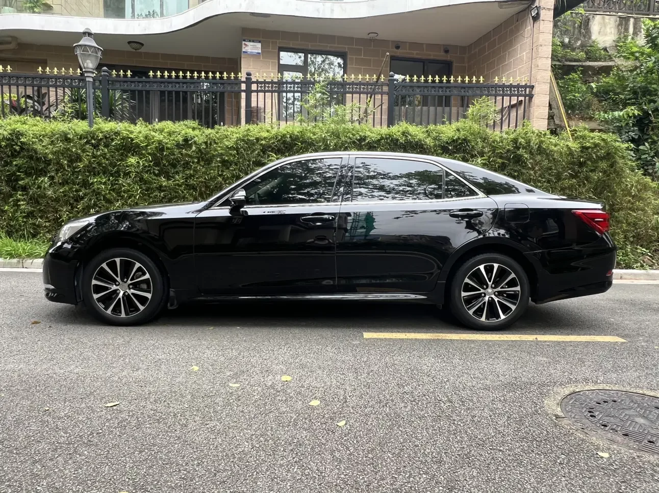 Toyota crown