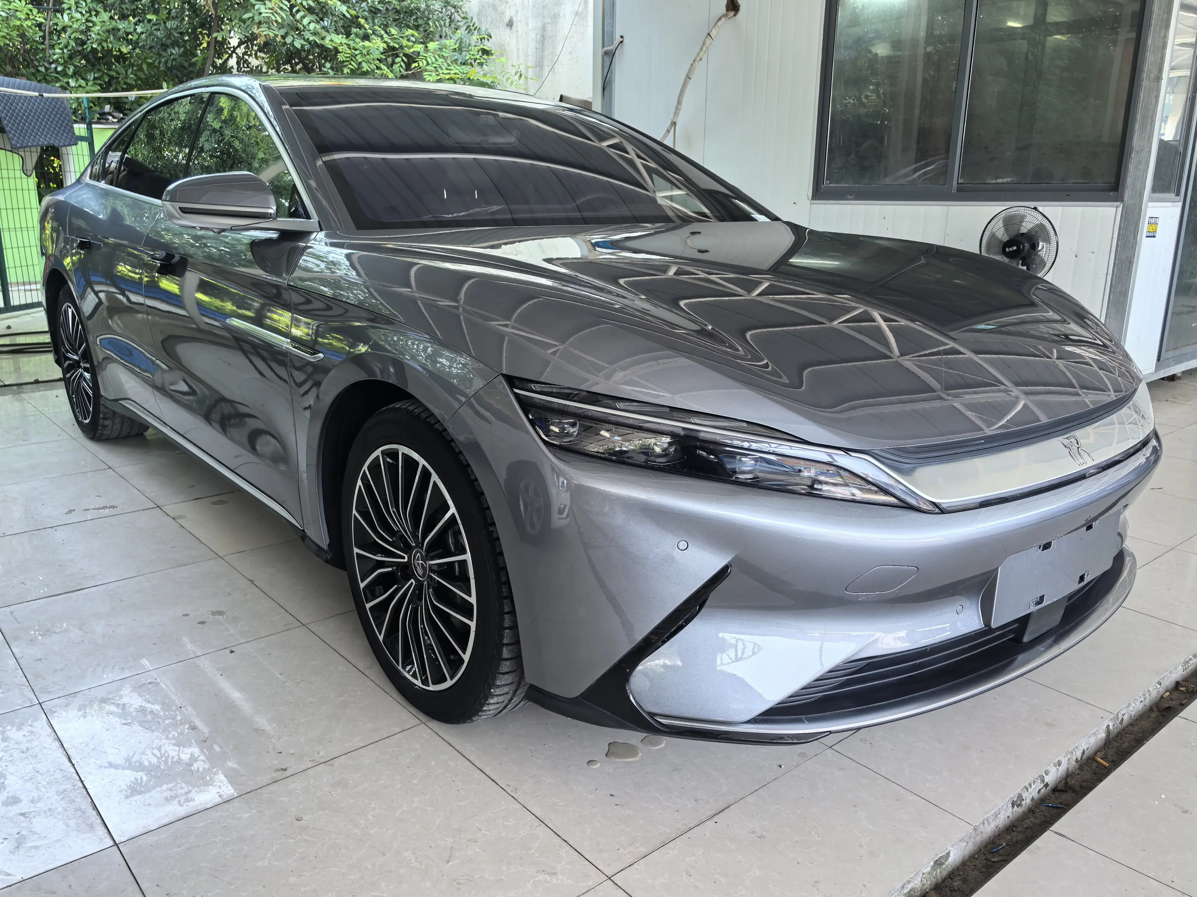 BYD Han EV