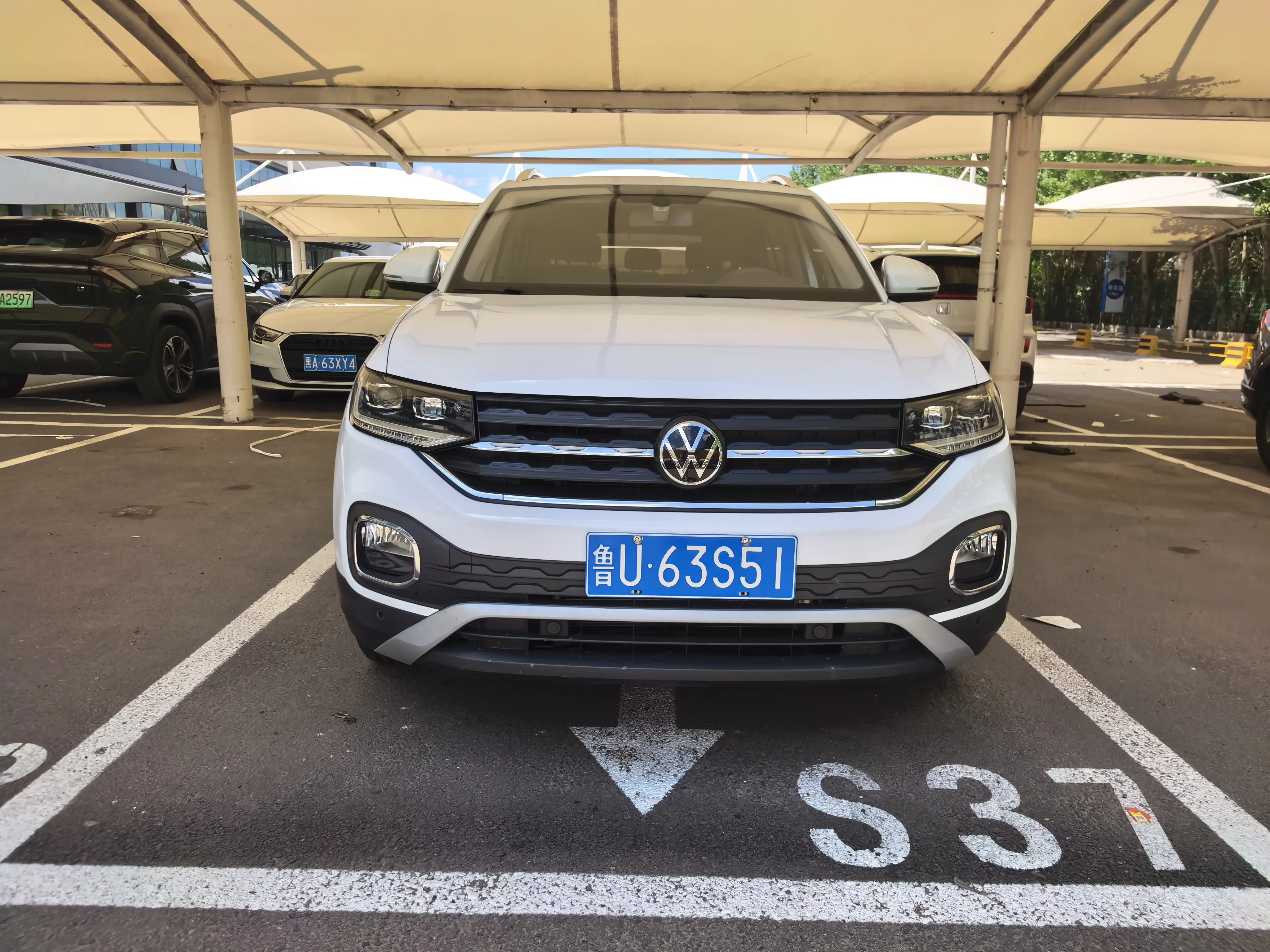 Volkswagen Explore the shadows