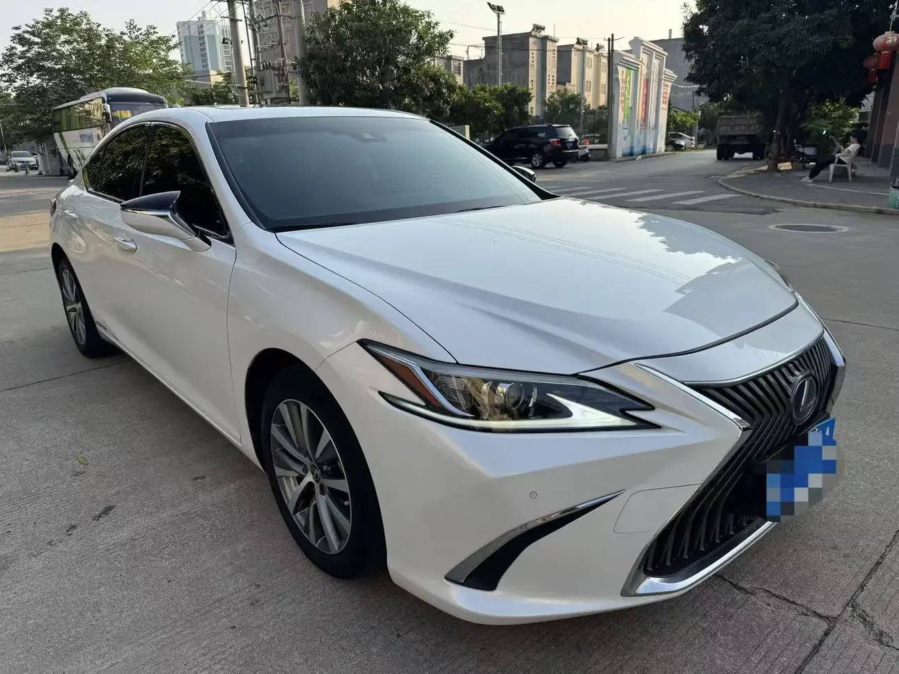 Lexus ES