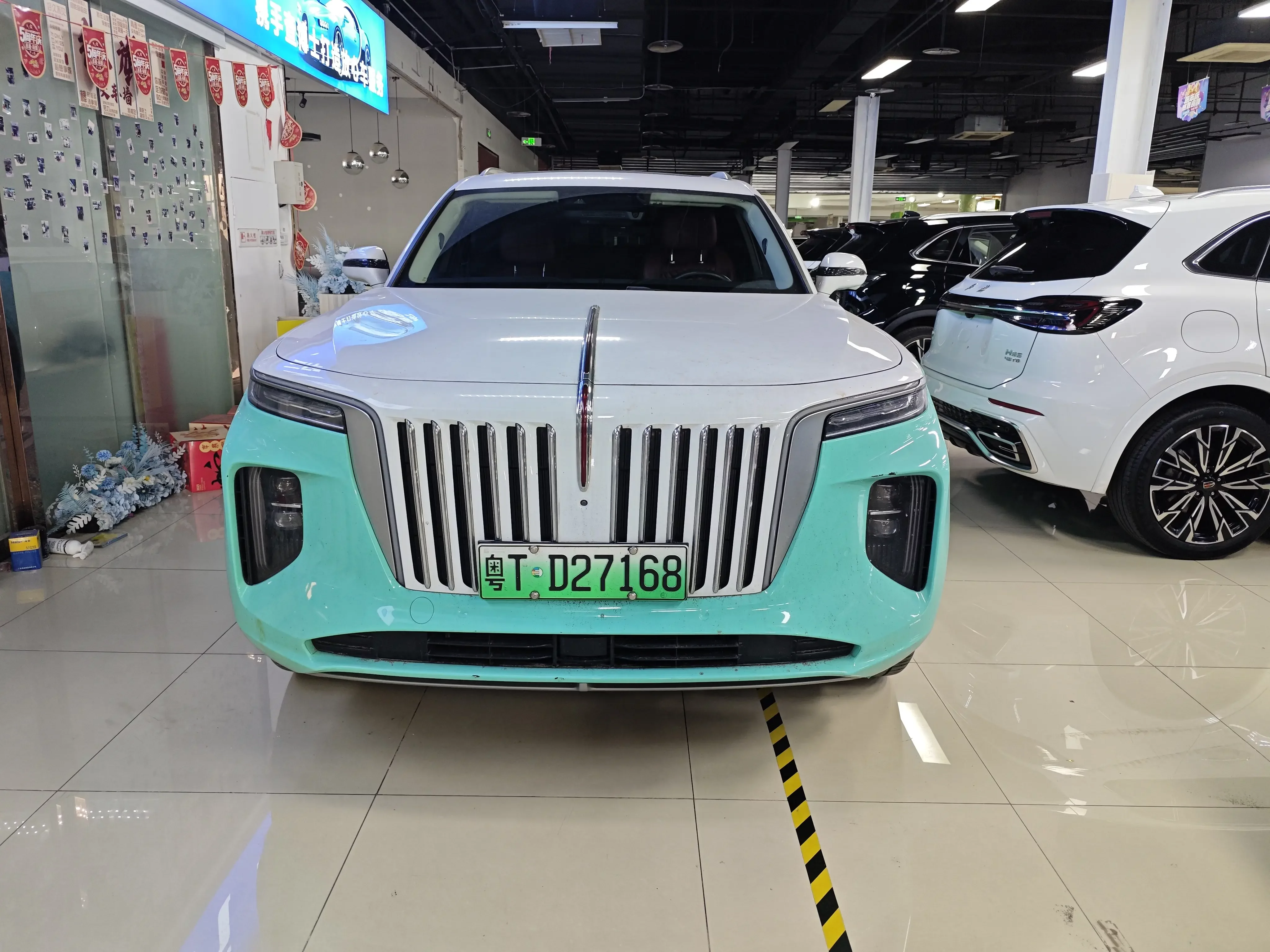 Hongqi E-HS9