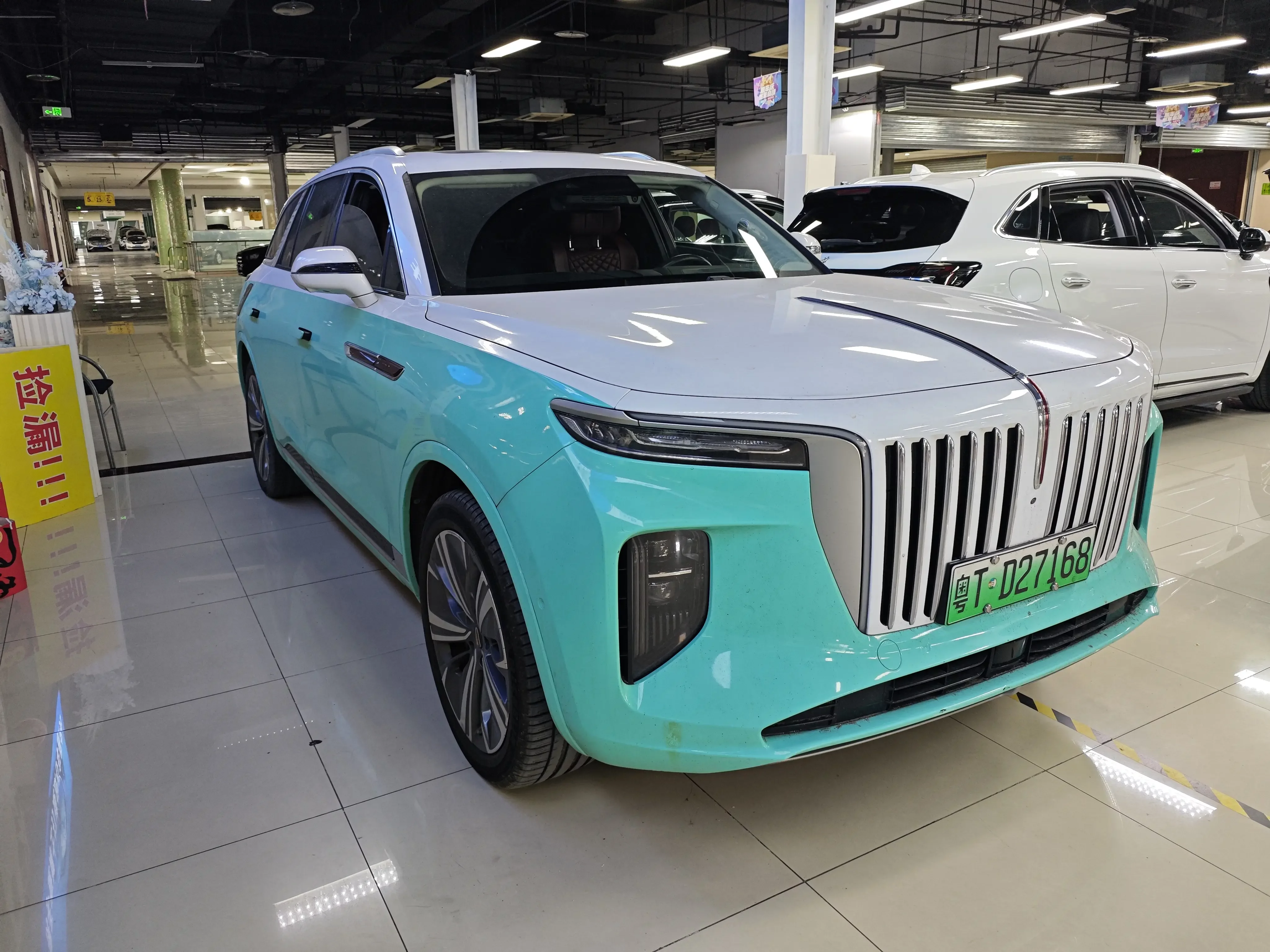 Hongqi E-HS9