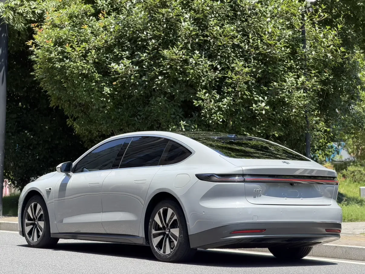 NIO ET7