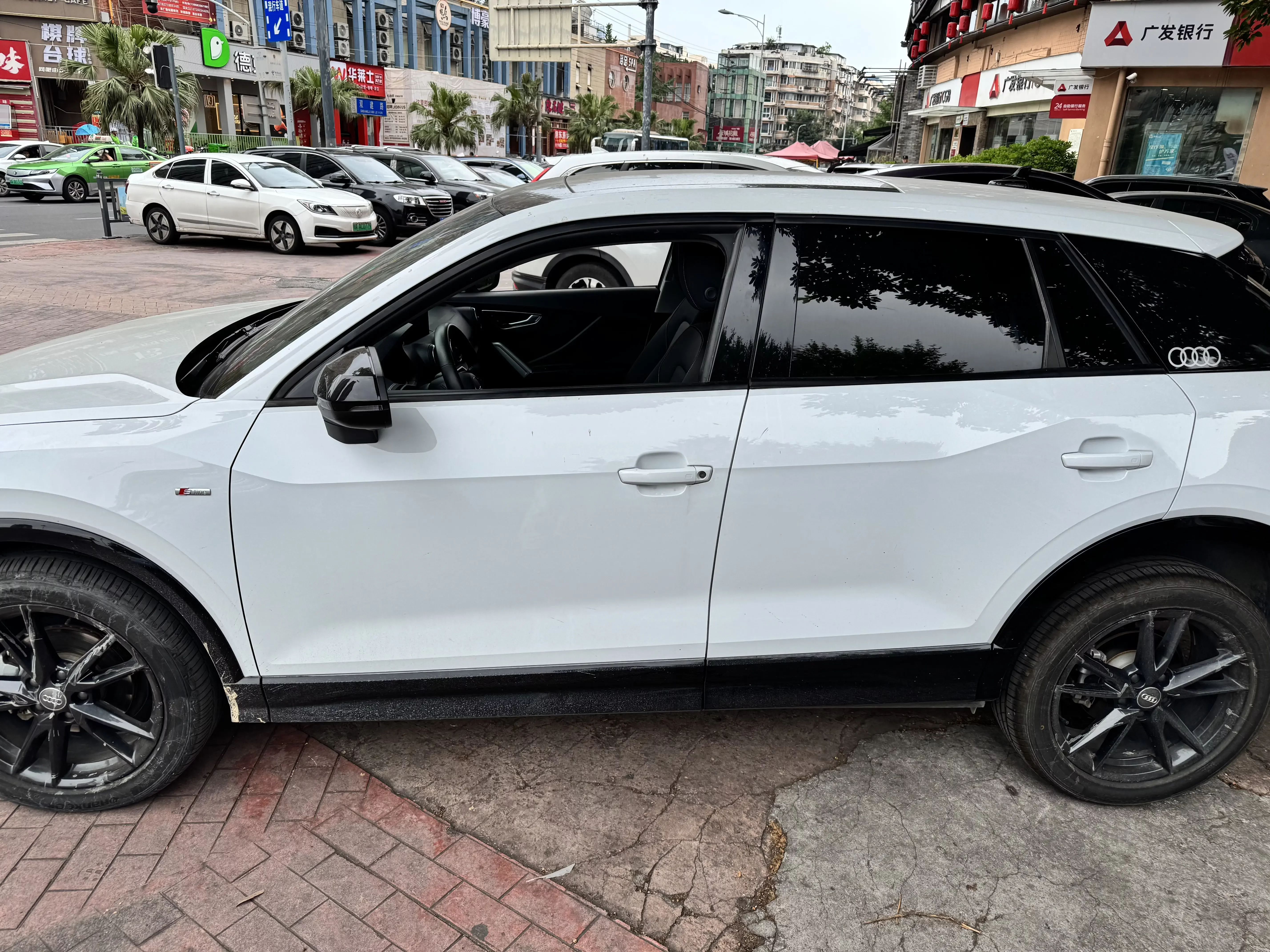 Audi Q2L