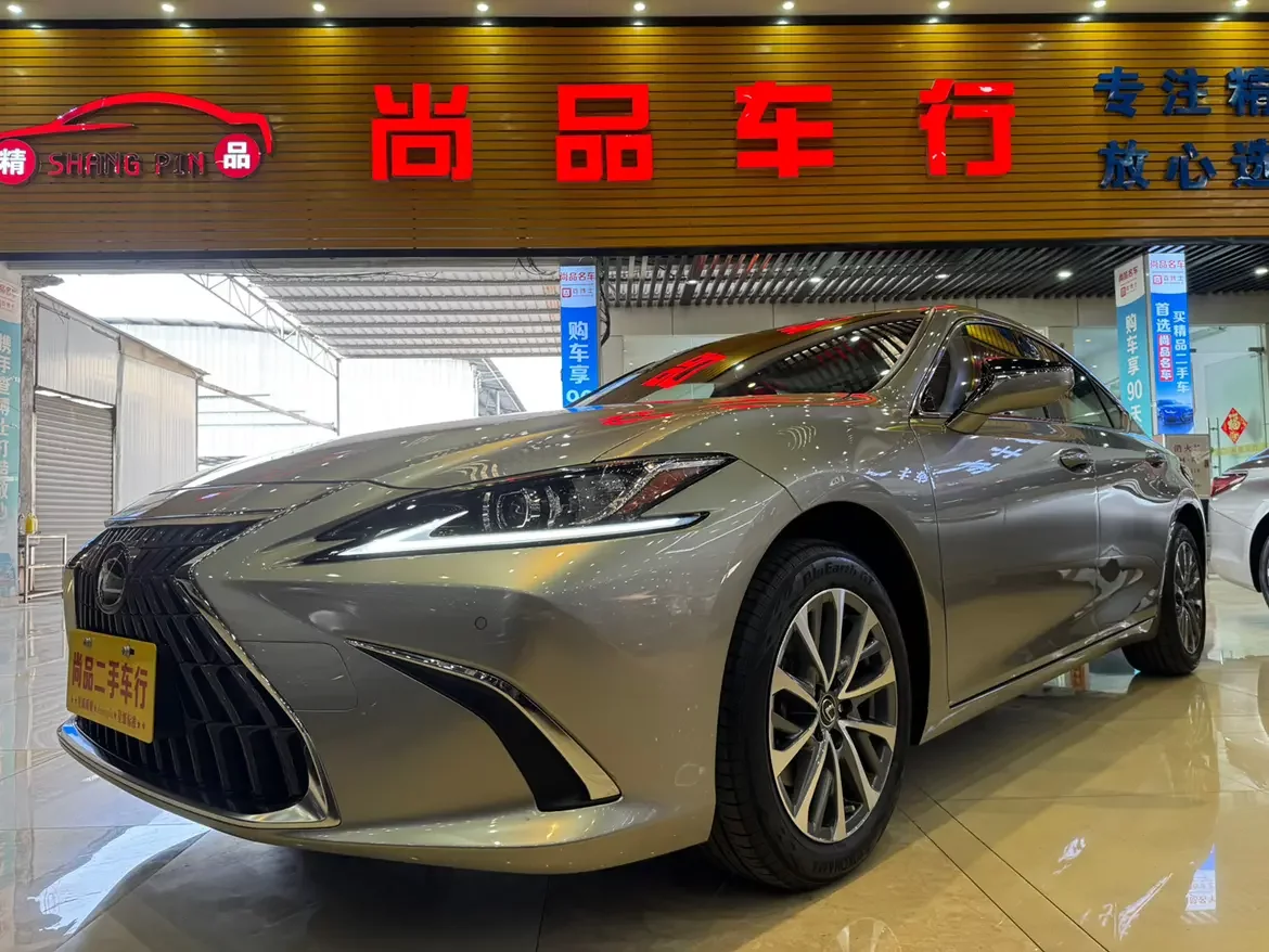 Lexus ES