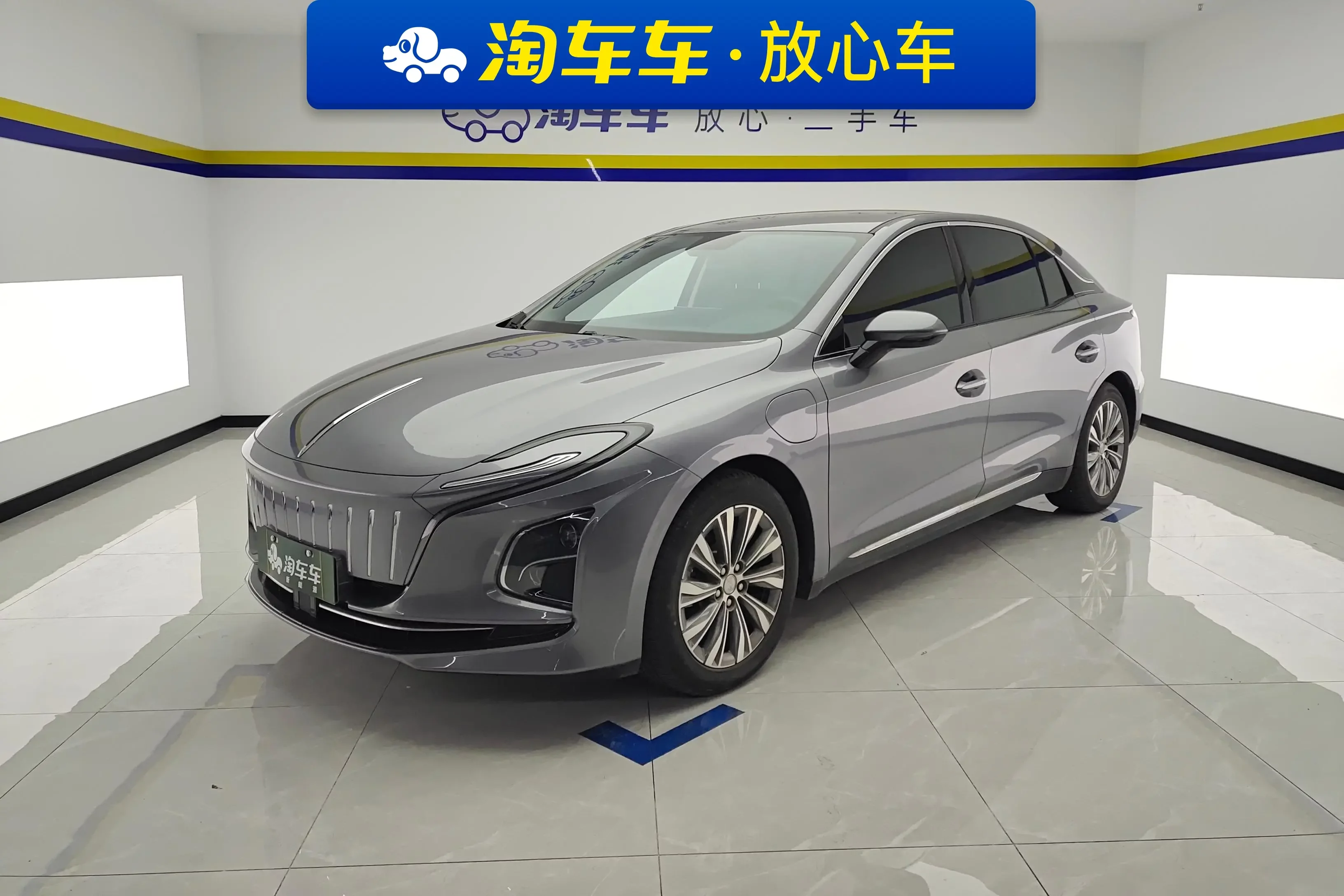 Hongqi E-QM5