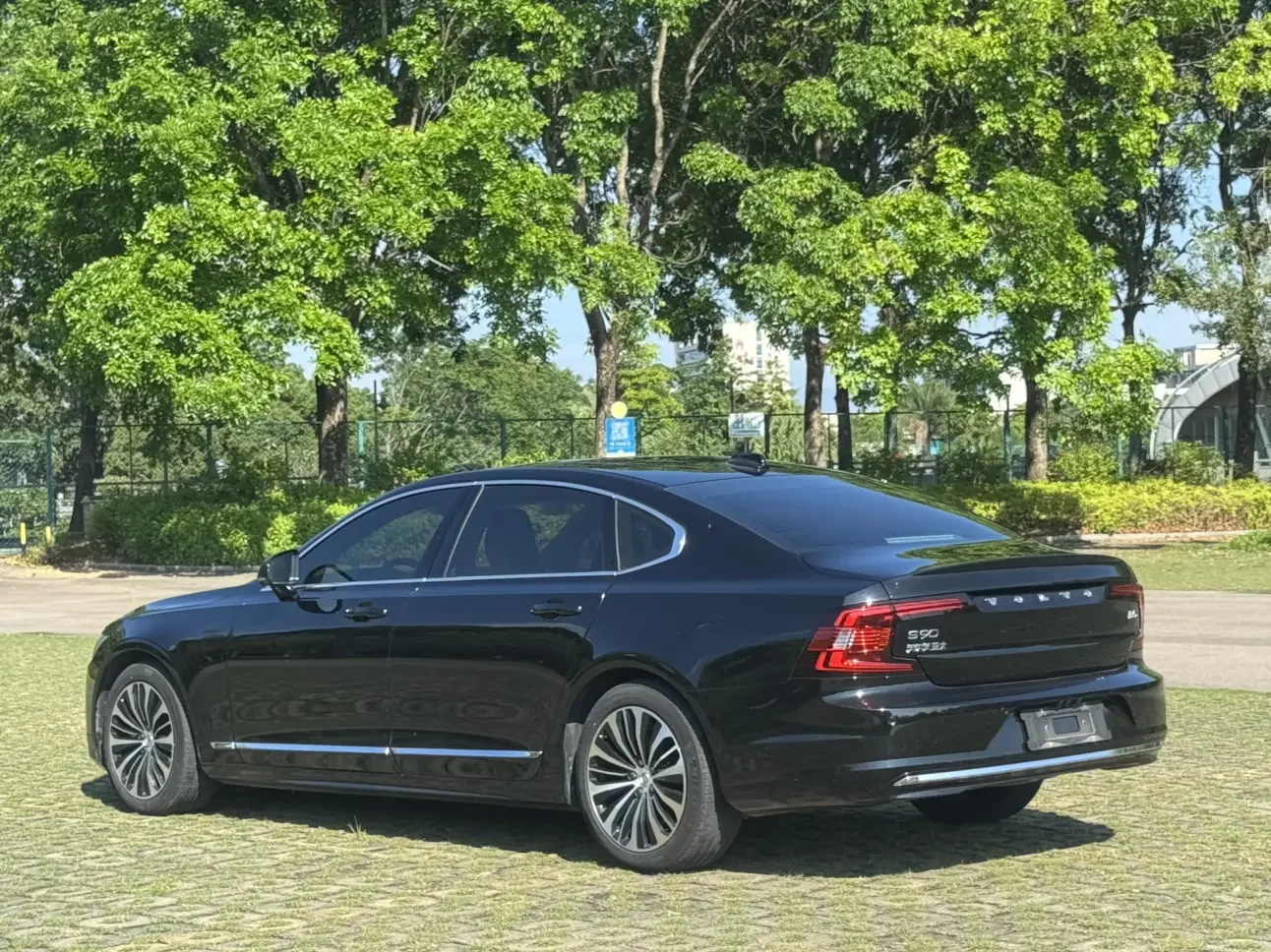 Volvo S90