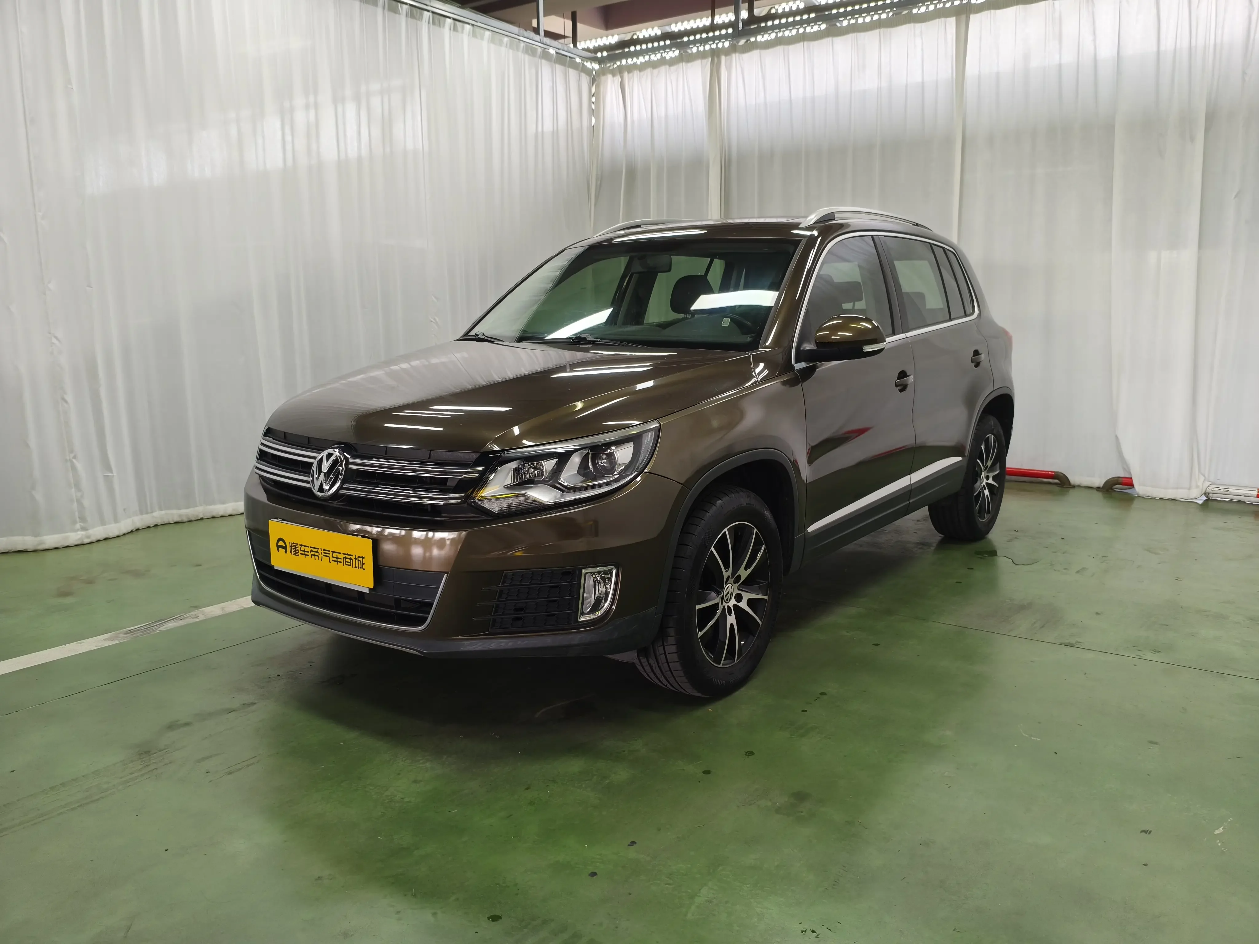 Volkswagen Tiguan (Tharu)