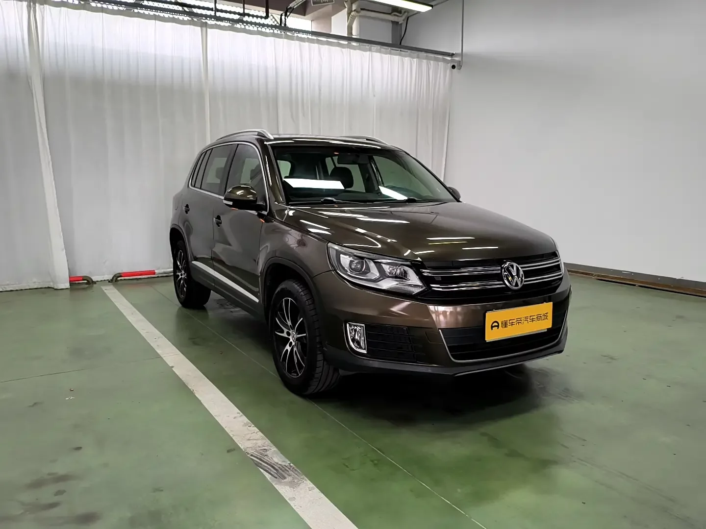 Volkswagen Tiguan (Tharu)