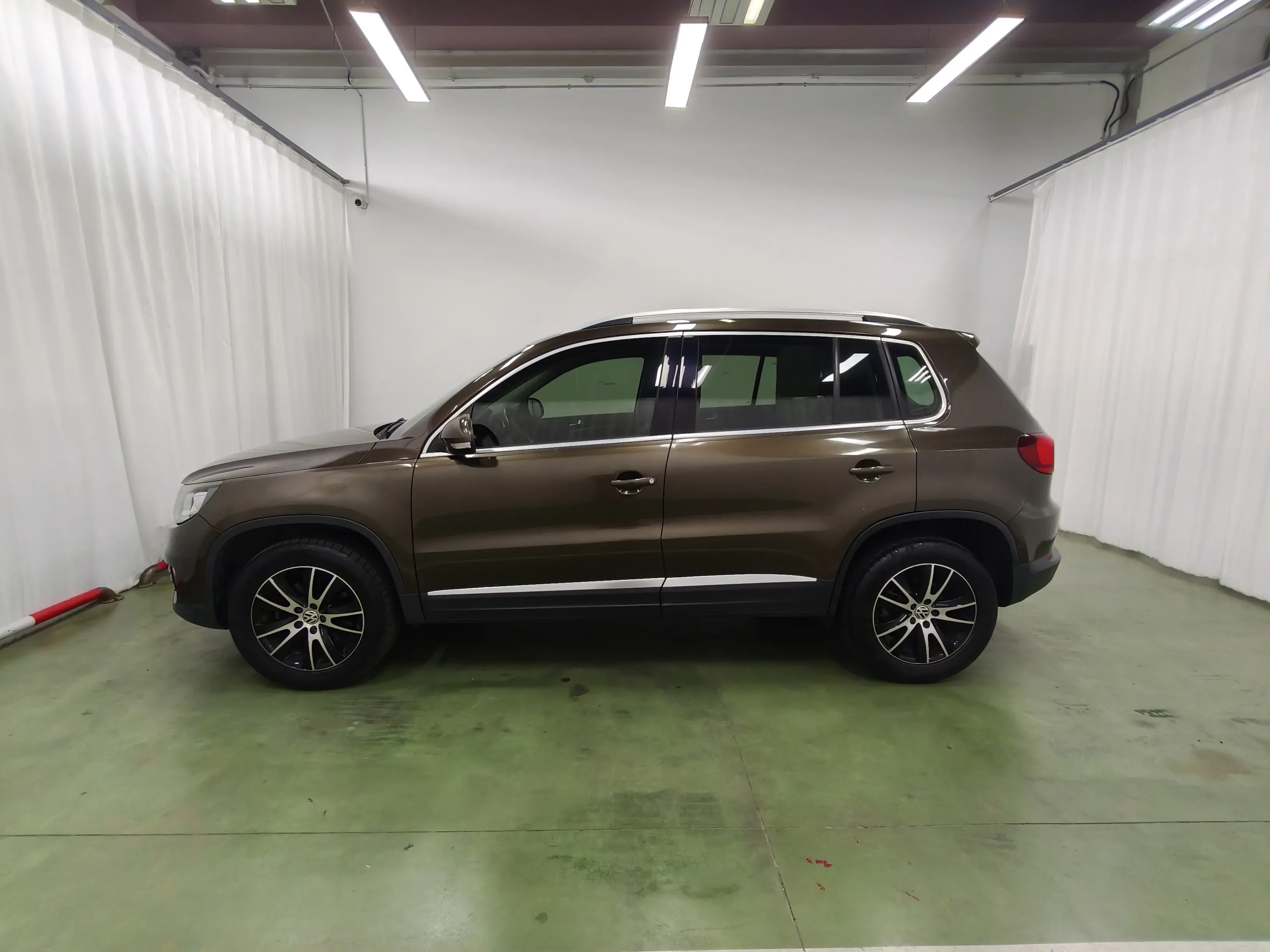 Volkswagen Tiguan (Tharu)