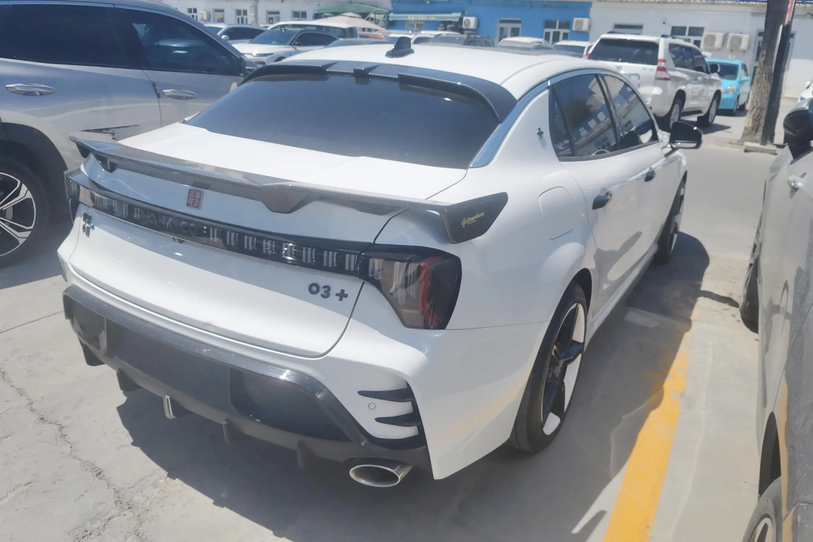 Lynk & Co 03