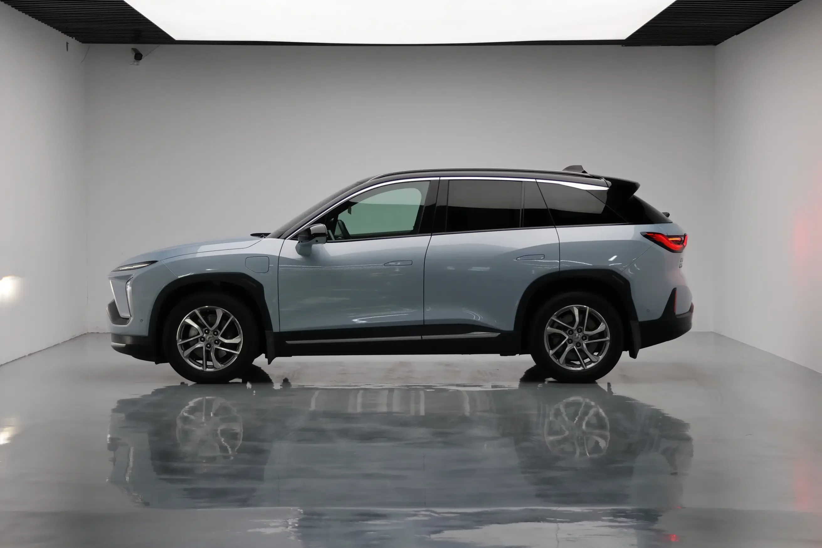 NIO ES6
