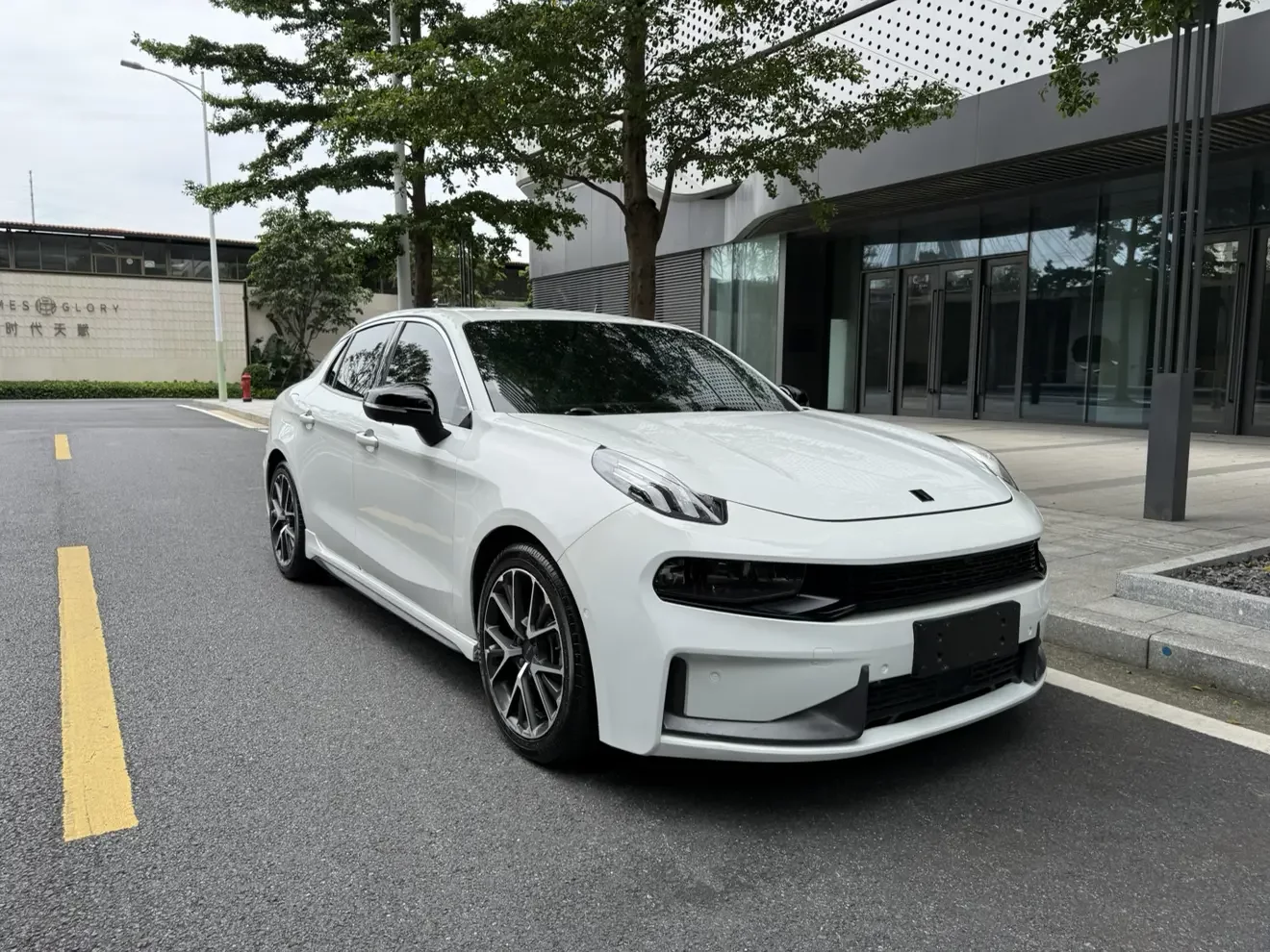 Lynk & Co 03