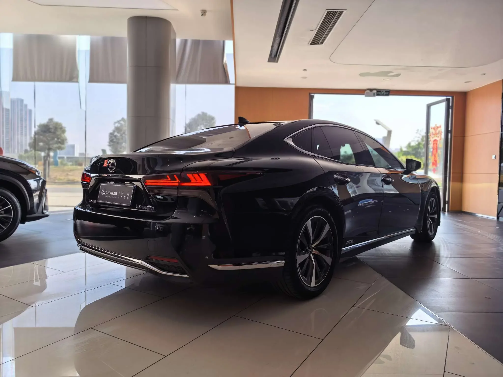 Lexus LS