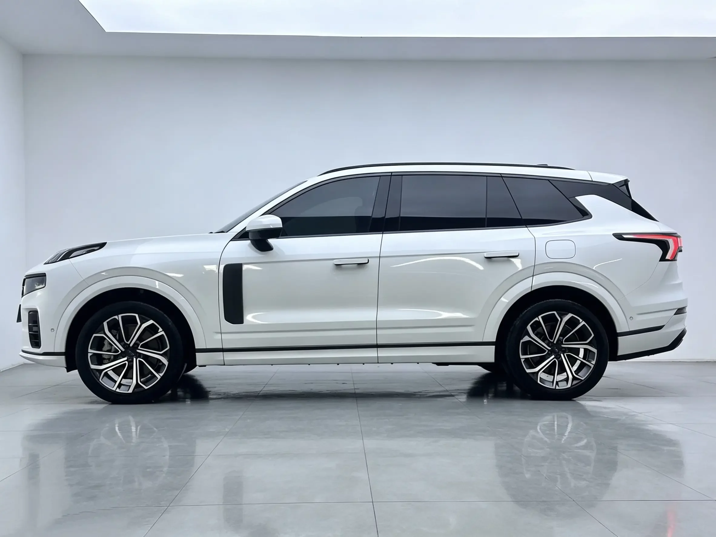 Lynk & Co 09 EM-P