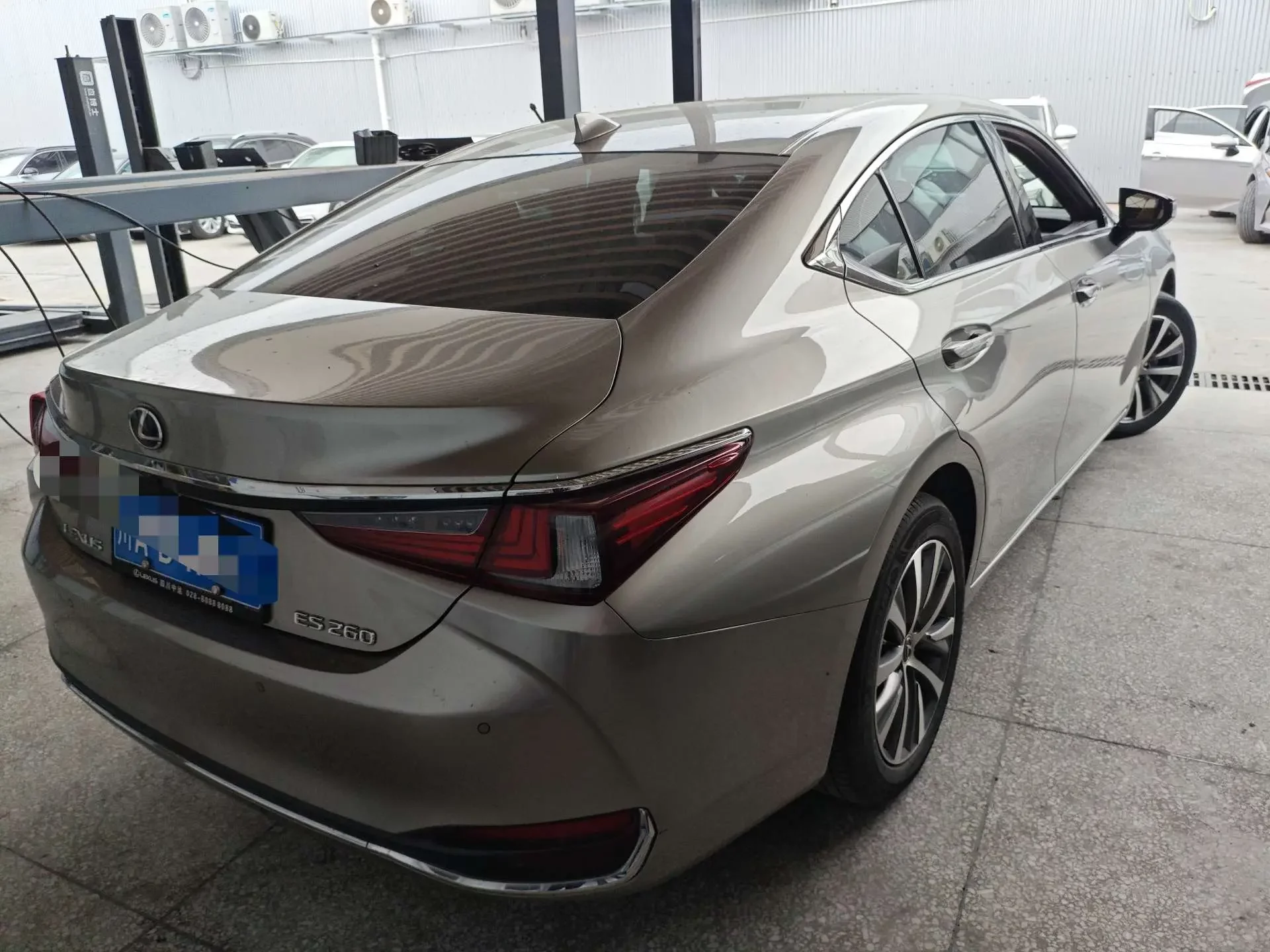 Lexus ES