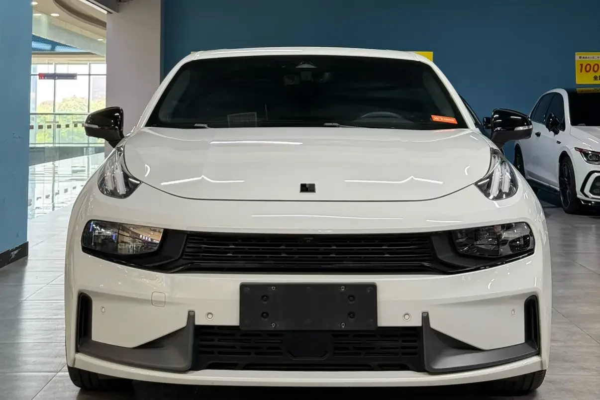 Lynk & Co 03
