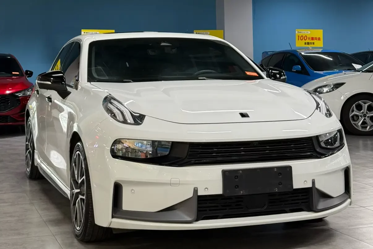 Lynk & Co 03