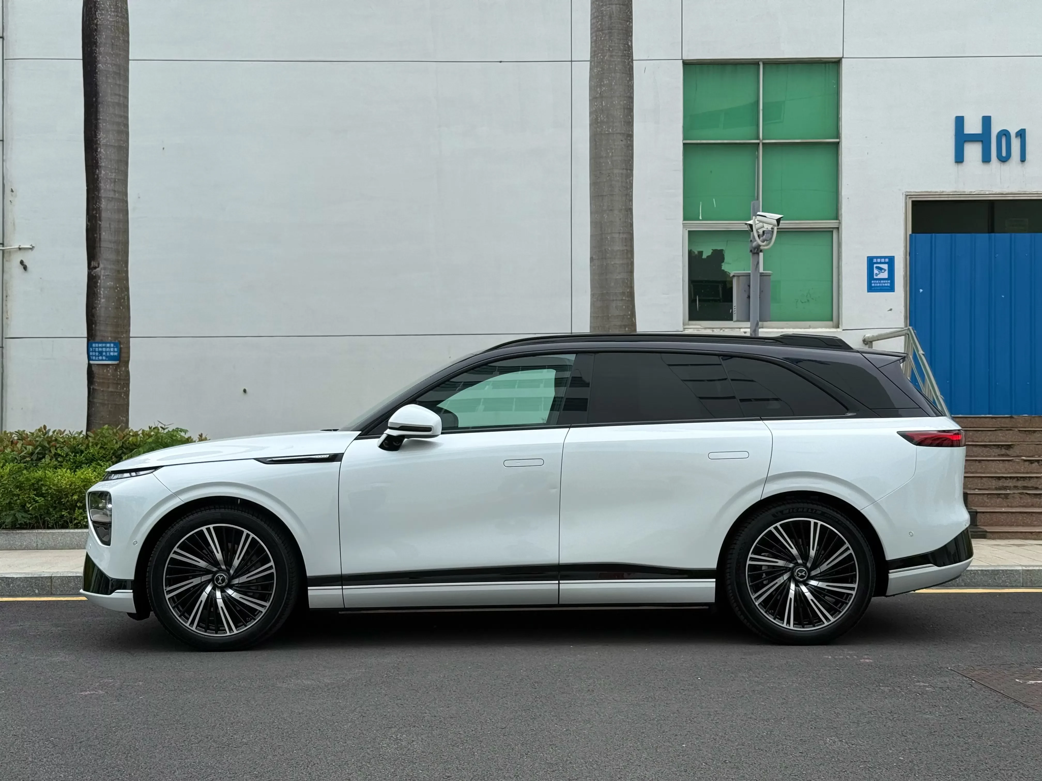 Xpeng G9