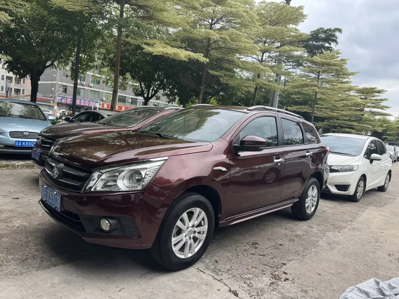 Kai Chen Venucia T70