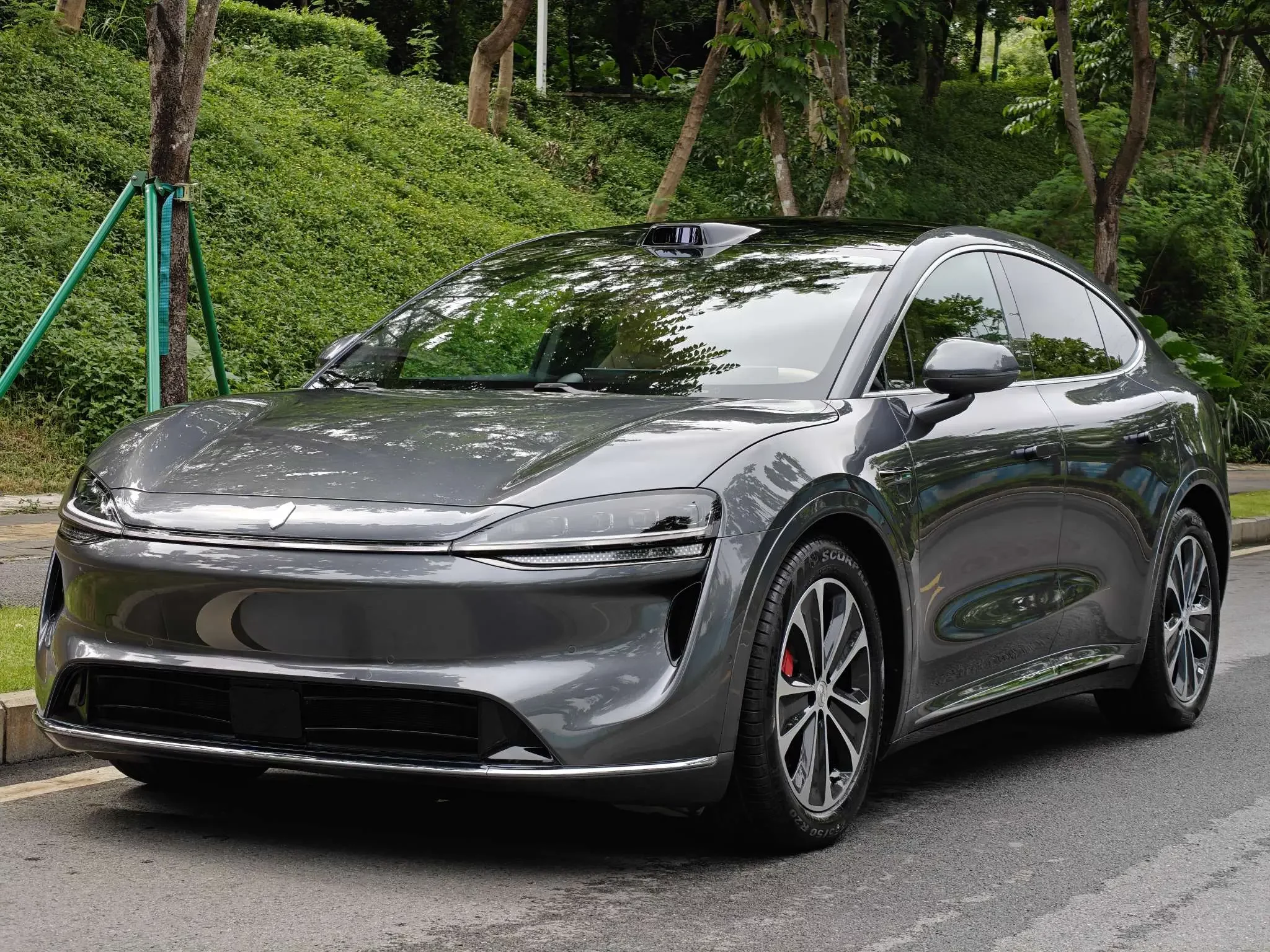 Luxeed Zhijie R7