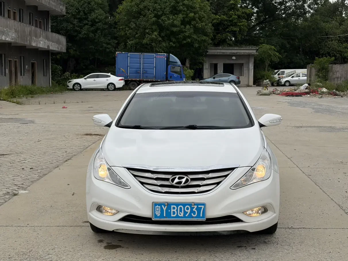 Hyundai sonata eight