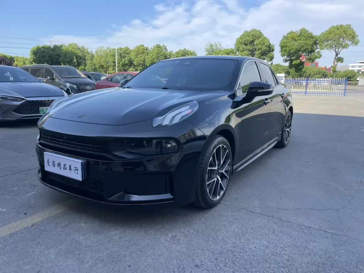 Lynk & Co 03