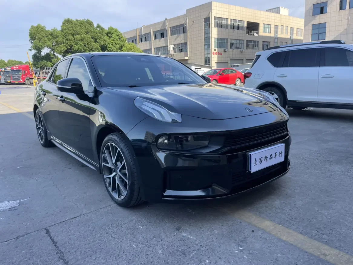 Lynk & Co 03