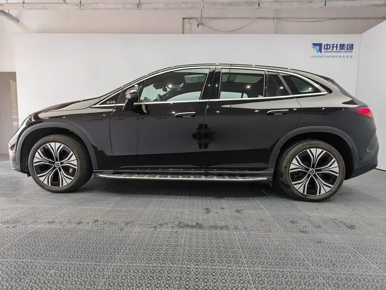 Mercedes-Benz EQE SUV