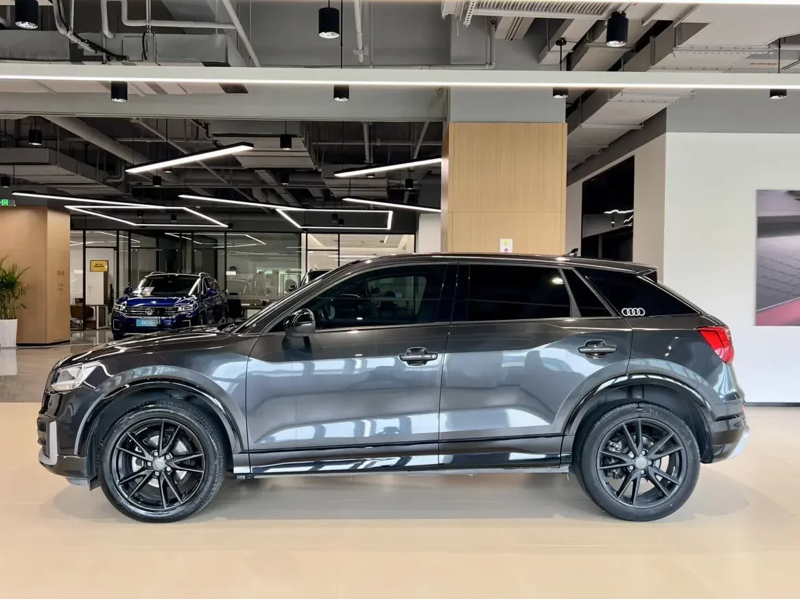 Audi Q2L