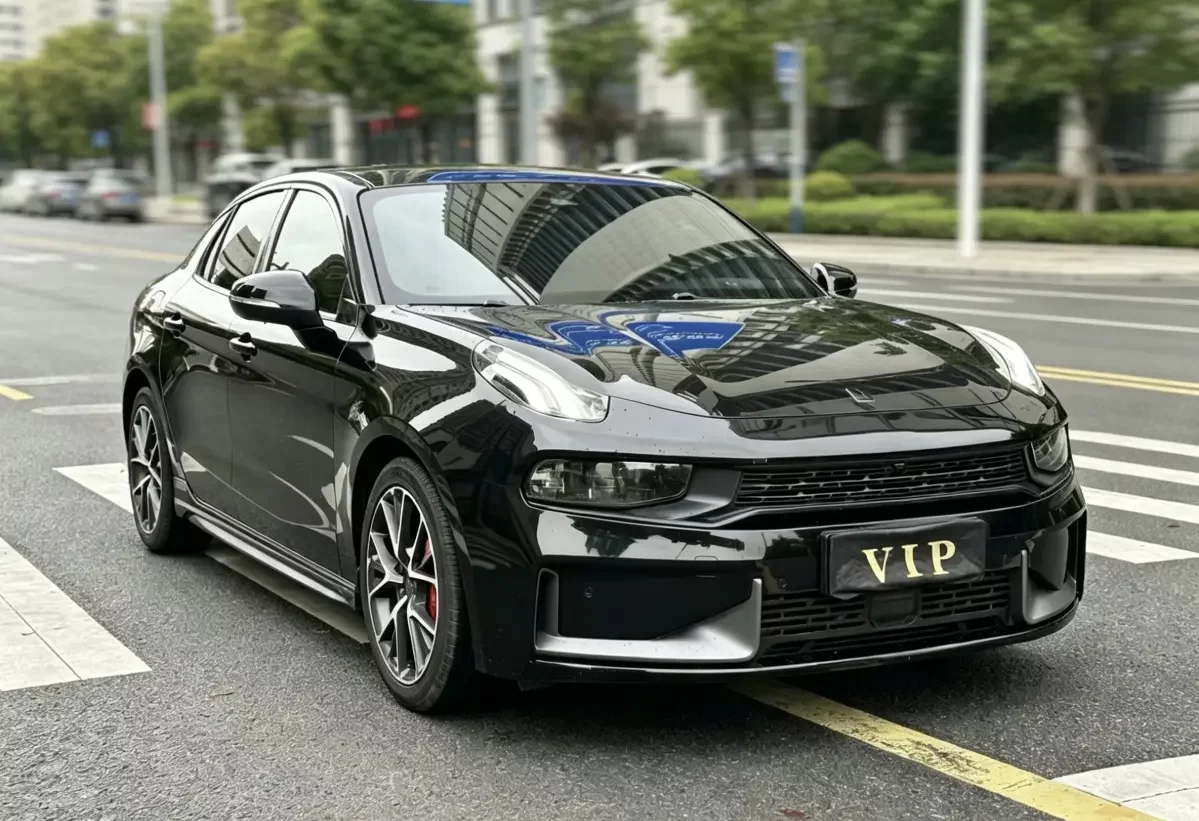 Lynk & Co 03