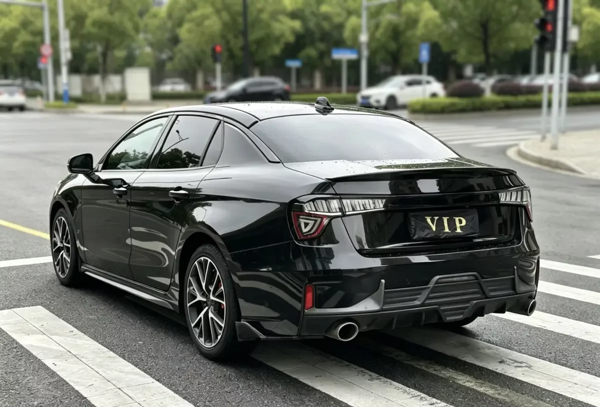 Lynk & Co 03