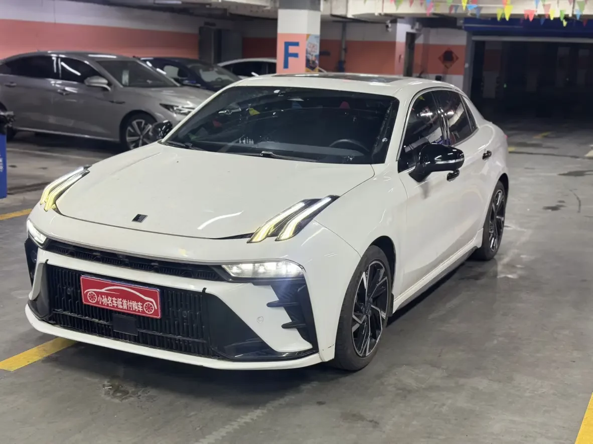 Lynk & Co 03